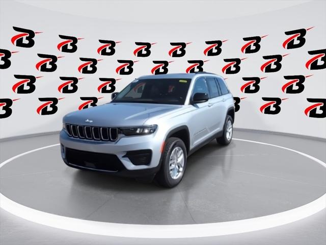 2025 Jeep Grand Cherokee GRAND CHEROKEE LAREDO X 4X4