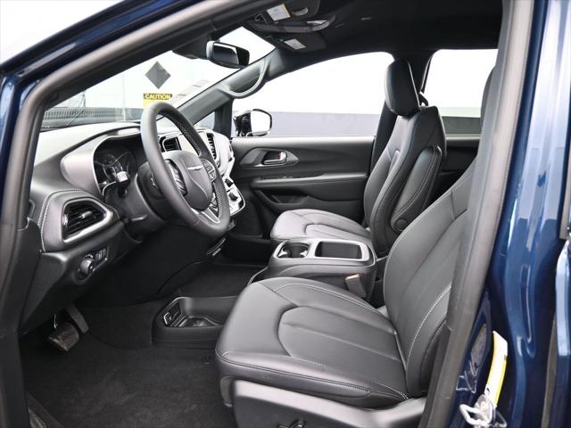 2025 Chrysler Pacifica PACIFICA SELECT