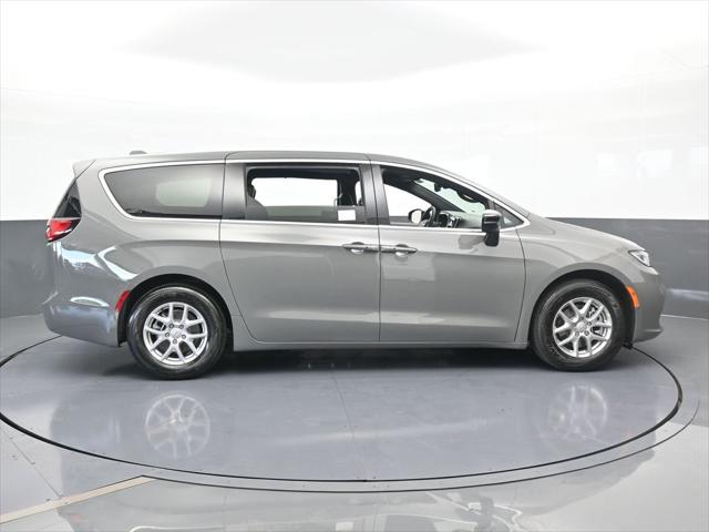 2025 Chrysler Pacifica PACIFICA SELECT