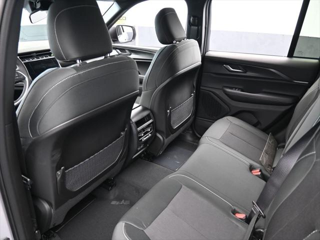 2025 Jeep Grand Cherokee GRAND CHEROKEE LAREDO X 4X2