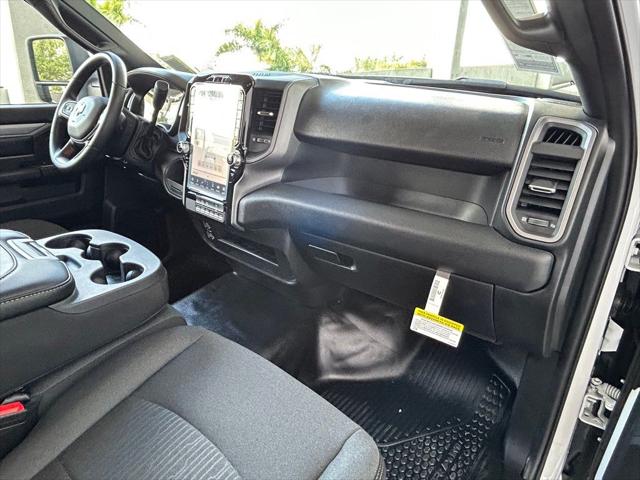 2024 RAM Ram 3500 Chassis Cab RAM 3500 TRADESMAN CHASSIS REGULAR CAB 4X2 60 CA 2024 RAM Ram 3500 Chassis Cab RAM 3500 TRADESMAN CHASSIS REGULAR CAB 4X2 60 CA