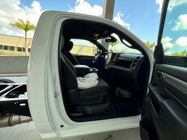 2024 RAM Ram 3500 Chassis Cab RAM 3500 TRADESMAN CHASSIS REGULAR CAB 4X2 60 CA 2024 RAM Ram 3500 Chassis Cab RAM 3500 TRADESMAN CHASSIS REGULAR CAB 4X2 60 CA