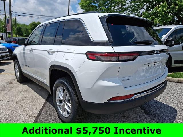 2025 Jeep Grand Cherokee GRAND CHEROKEE LAREDO X 4X4