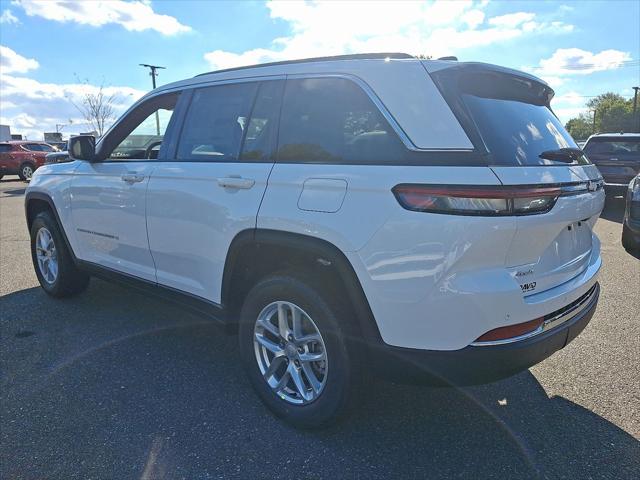 2025 Jeep Grand Cherokee GRAND CHEROKEE LAREDO X 4X4