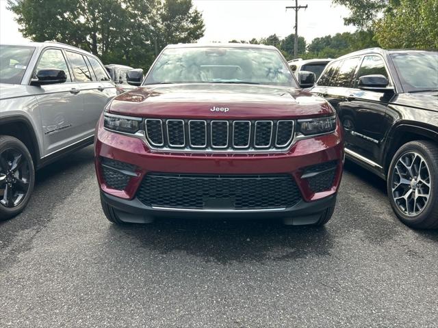 2025 Jeep Grand Cherokee GRAND CHEROKEE LAREDO X 4X4