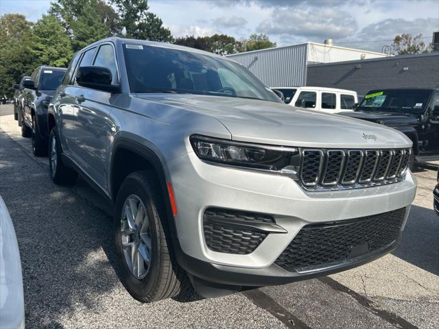 2025 Jeep Grand Cherokee GRAND CHEROKEE LAREDO X 4X4