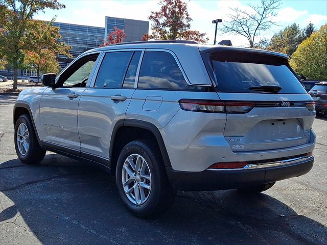 2025 Jeep Grand Cherokee GRAND CHEROKEE LAREDO X 4X4