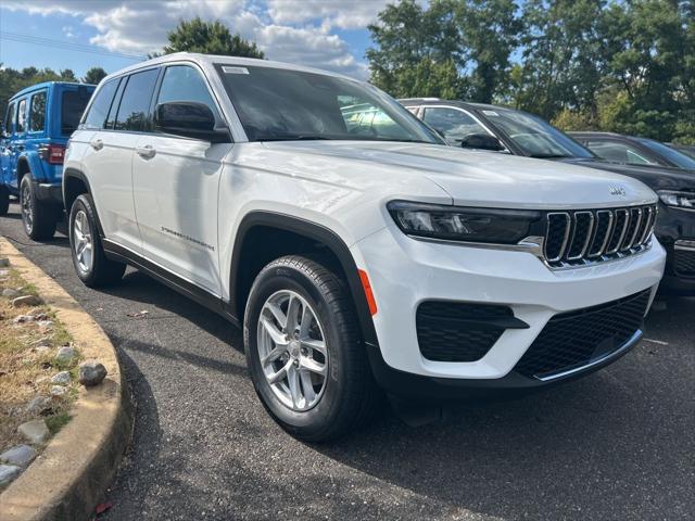 2025 Jeep Grand Cherokee GRAND CHEROKEE LAREDO X 4X4 2025 Jeep Grand Cherokee GRAND CHEROKEE LAREDO X 4X4