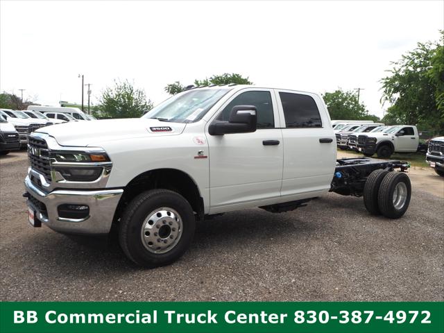 2025 RAM Ram 3500 Chassis Cab RAM 3500 TRADESMAN CREW CAB CHASSIS 4X4 60 CA