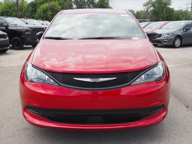 2025 Chrysler Voyager VOYAGER LX