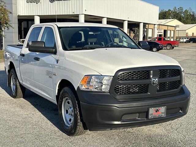 2024 RAM 1500 Classic Tradesman Crew Cab 4x2 57 Box 2024 RAM 1500 Classic Tradesman Crew Cab 4x2 57 Box