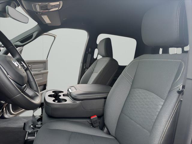 2026 RAM Ram 2500 RAM 2500 BLACK EXPRESS CREW CAB 4X4 64 BOX