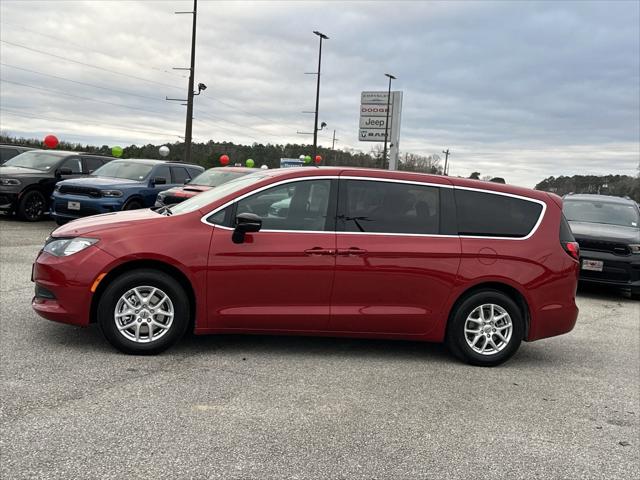 2025 Chrysler Voyager LX