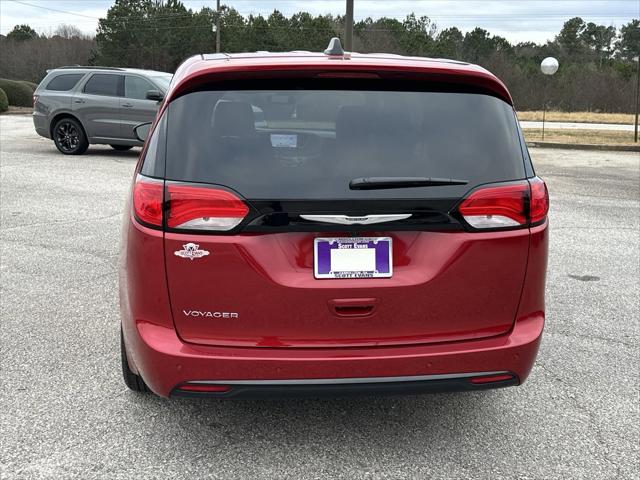 2025 Chrysler Voyager LX