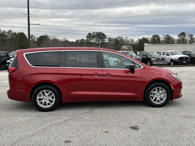 2025 Chrysler Voyager LX