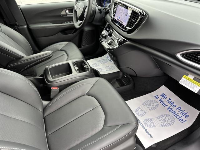 2025 Chrysler Voyager LX