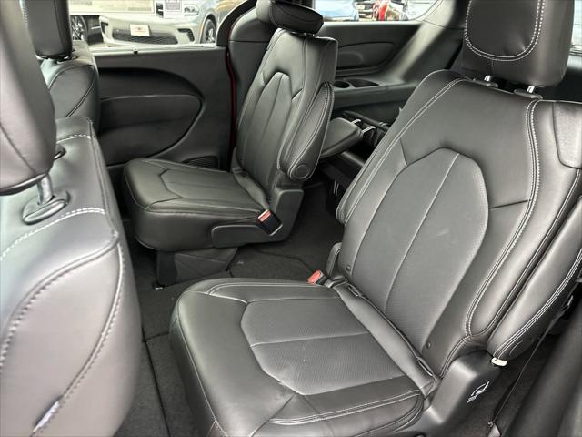 2025 Chrysler Voyager LX