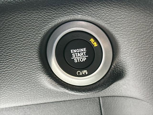 2025 Chrysler Voyager LX