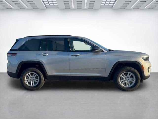 2025 Jeep Grand Cherokee GRAND CHEROKEE LAREDO 4X2