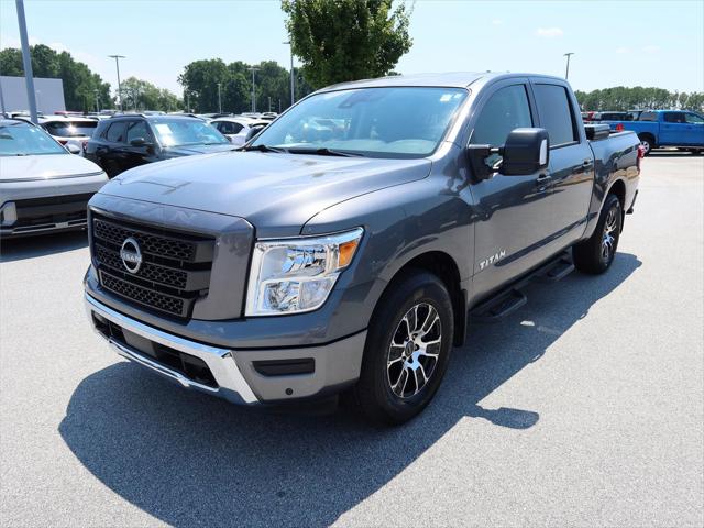 2024 Nissan TITAN Crew Cab SV 4x2