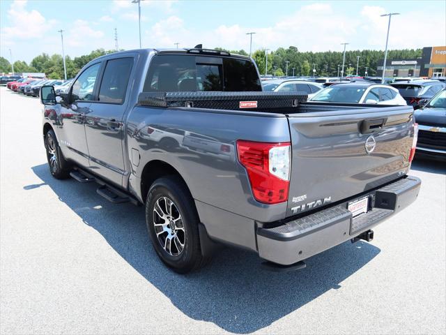 2024 Nissan TITAN Crew Cab SV 4x2