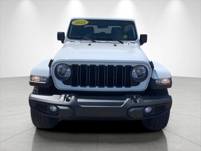 2025 Jeep Gladiator GLADIATOR NIGHTHAWK 4X4 2025 Jeep Gladiator GLADIATOR NIGHTHAWK 4X4