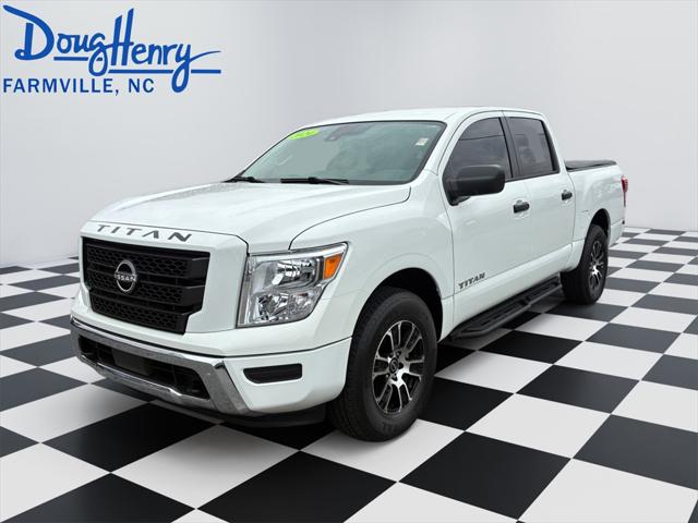 2024 Nissan TITAN Crew Cab SV 4x4