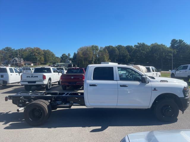 2026 RAM Ram 3500 Chassis Cab RAM 3500 TRADESMAN CREW CAB CHASSIS 4X4 60 CA 2026 RAM Ram 3500 Chassis Cab RAM 3500 TRADESMAN CREW CAB CHASSIS 4X4 60 CA