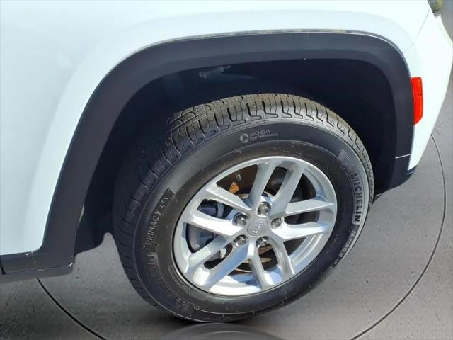 2025 Jeep Grand Cherokee Laredo 4x4