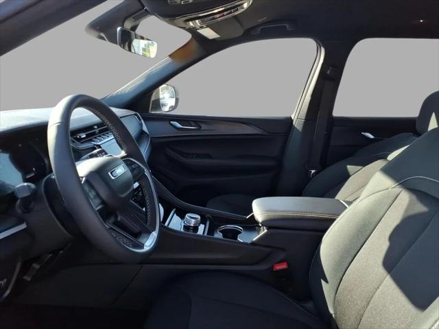 2025 Jeep Grand Cherokee Laredo 4x4