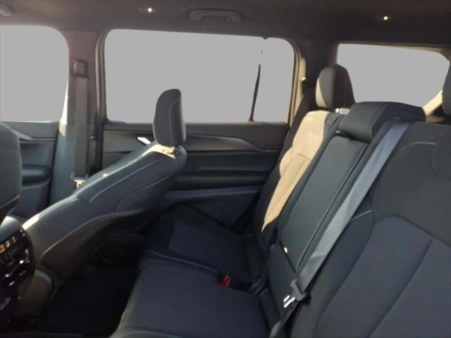 2025 Jeep Grand Cherokee Laredo 4x4