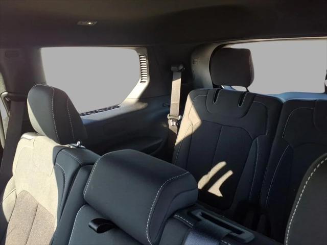 2025 Jeep Grand Cherokee Laredo 4x4