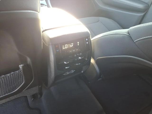 2025 Jeep Grand Cherokee Laredo 4x4
