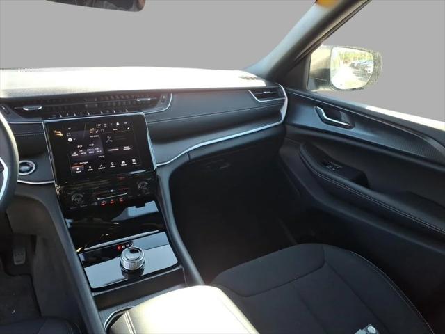 2025 Jeep Grand Cherokee Laredo 4x4