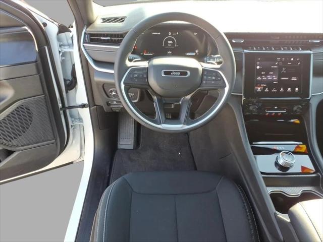 2025 Jeep Grand Cherokee Laredo 4x4