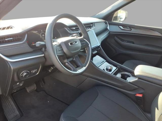 2025 Jeep Grand Cherokee Laredo 4x4