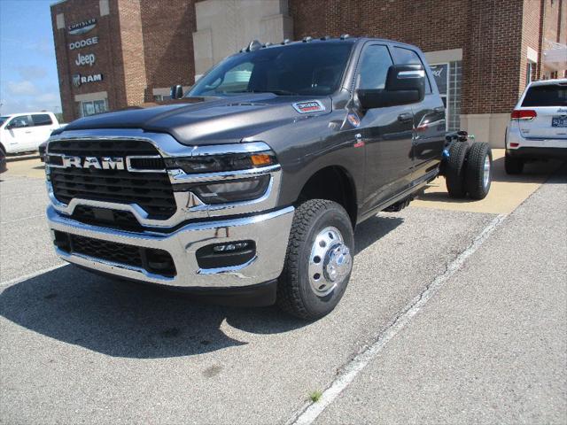 2025 RAM Ram 3500 Chassis Cab RAM 3500 TRADESMAN CREW CAB CHASSIS 4X4 60 CA