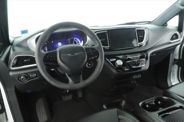 2022 Chrysler Pacifica Hybrid Touring L