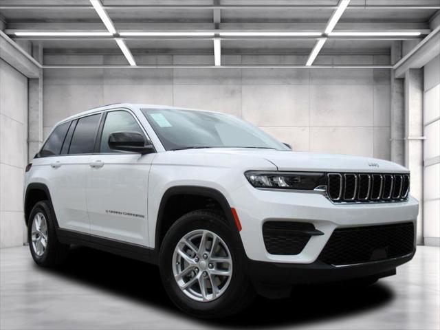 2025 Jeep Grand Cherokee GRAND CHEROKEE LAREDO X 4X4