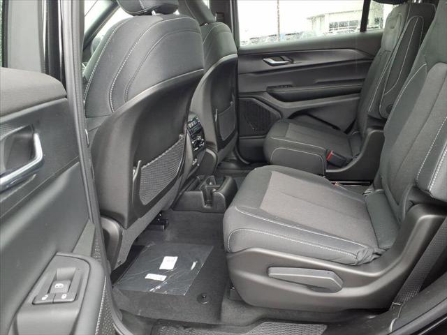 2025 Jeep Grand Cherokee Laredo 4x4
