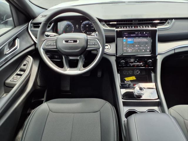 2025 Jeep Grand Cherokee GRAND CHEROKEE L LAREDO X 4X4