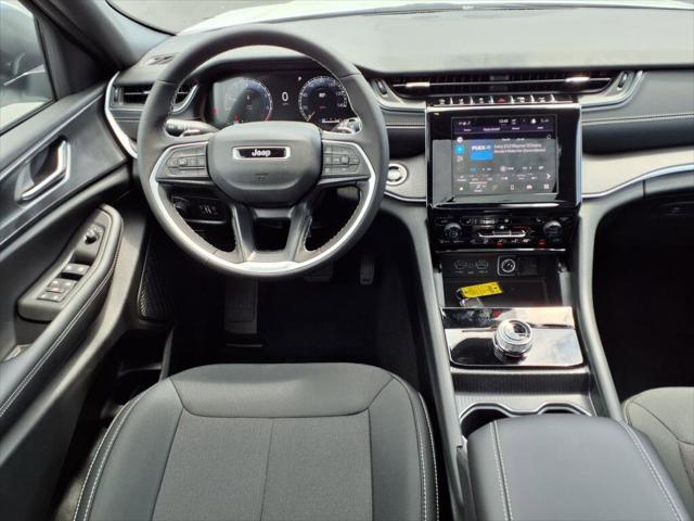 2025 Jeep Grand Cherokee GRAND CHEROKEE L LAREDO X 4X4