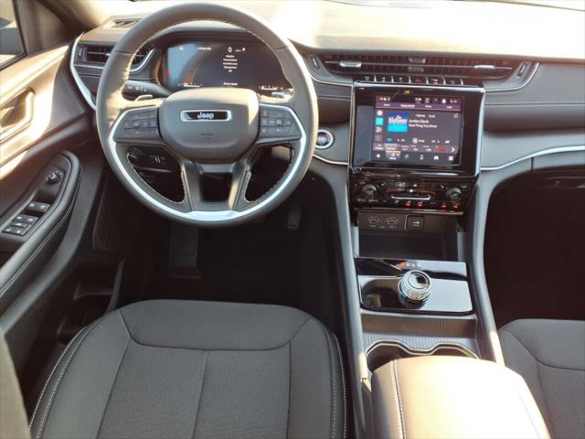 2025 Jeep Grand Cherokee GRAND CHEROKEE L LAREDO X 4X4