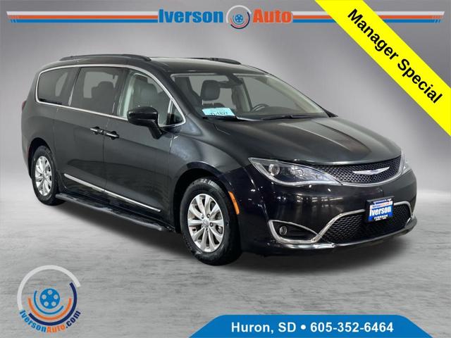 2017 Chrysler Pacifica Touring-L 2017 Chrysler Pacifica Touring-L