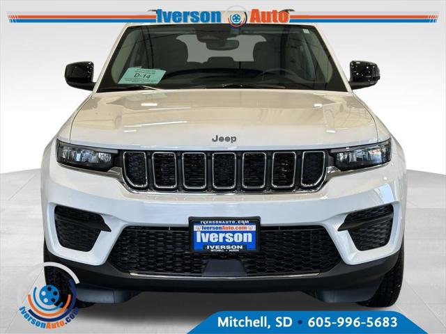 2022 Jeep Grand Cherokee Laredo 4x4 2022 Jeep Grand Cherokee Laredo 4x4
