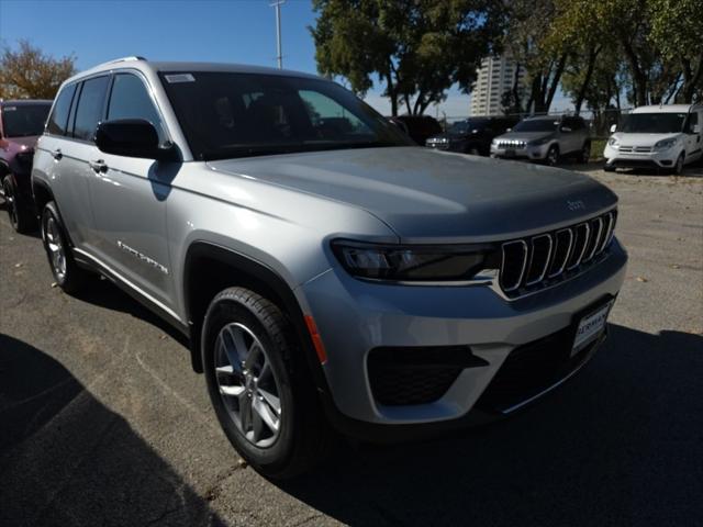 2025 Jeep Grand Cherokee GRAND CHEROKEE LAREDO X 4X4
