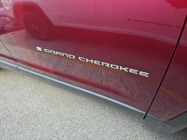 2025 Jeep Grand Cherokee GRAND CHEROKEE LAREDO X 4X4