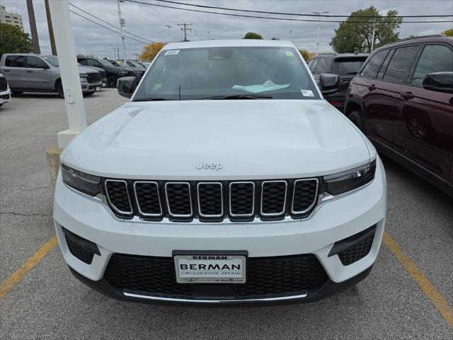 2025 Jeep Grand Cherokee GRAND CHEROKEE LAREDO X 4X4
