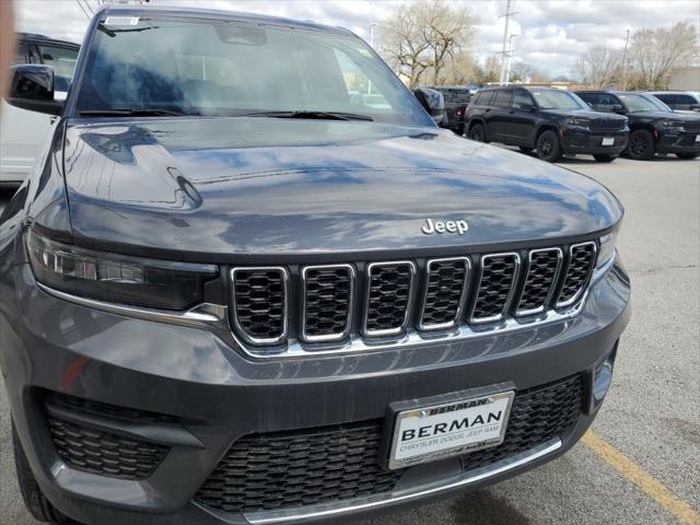 2025 Jeep Grand Cherokee GRAND CHEROKEE LAREDO X 4X4
