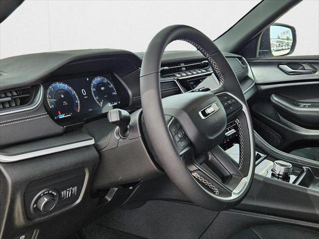 2025 Jeep Grand Cherokee GRAND CHEROKEE LAREDO X 4X2